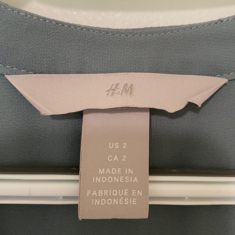 H&M Flutter Sleeve Dress - Picture 2 of 3